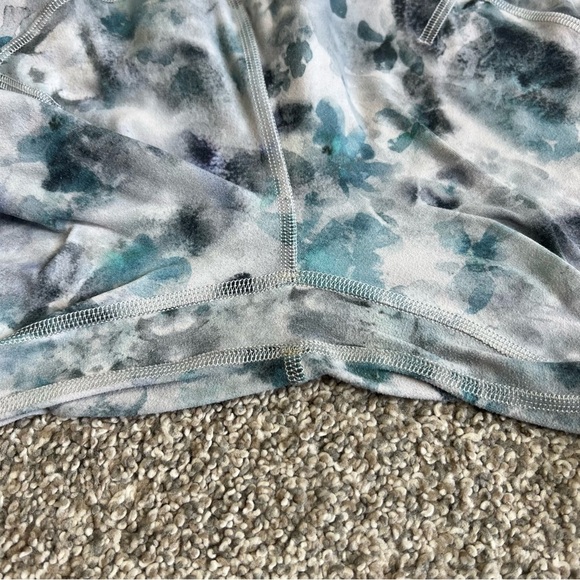 Lululemon Align High Rise Kaleidofloral Multicolor 25” Leggings, Size 6 - Picture 4 of 8